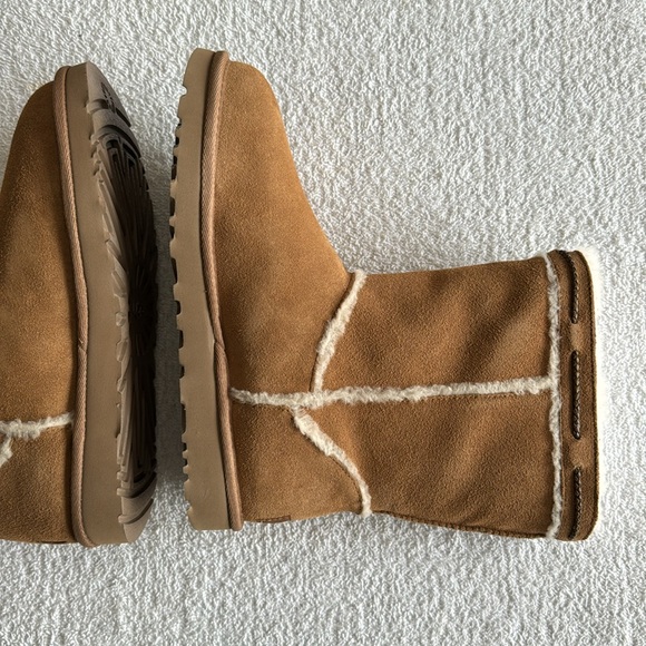 UGG Women’s Classic Short Shearling Braid Boots - Picture 8 of 16